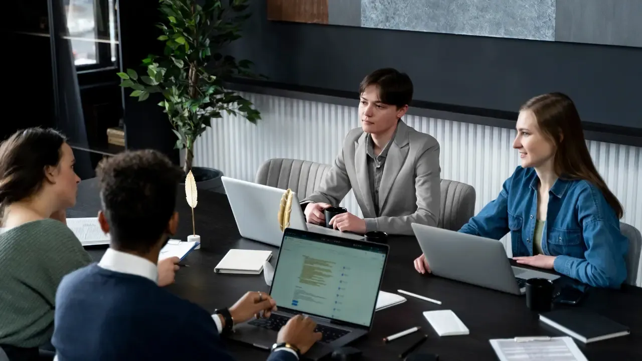 How to Choose between Qualitative and Quantitative Risk Assessments in Cyber Security for SMEs?